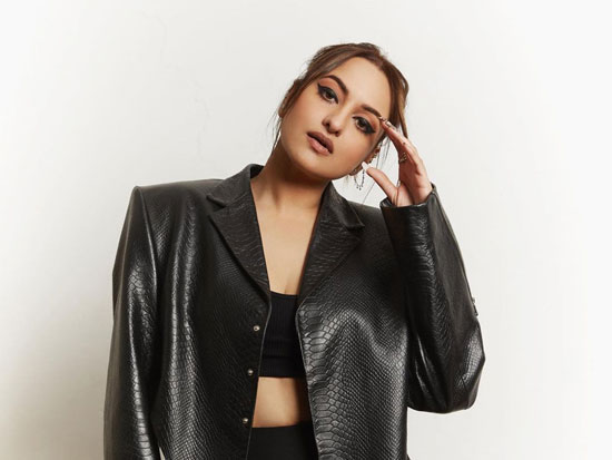Stunning Poses Of Sonakshi Sinha In Black